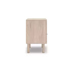 Table de Chevet Birkmore de Signature Design by Ashley avec Un Tiroir et Port de Charge USB, Finition Chêne Clair, Tiroir à Accents Floraux, Beige