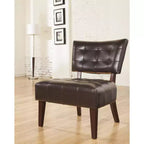 Fauteuil d'appoint moderne Okak avec revêtement touffeté confortable, coussins profonds, fauteuil en cuir mélangé avec assise surdimensionnée et pieds en bois massif.