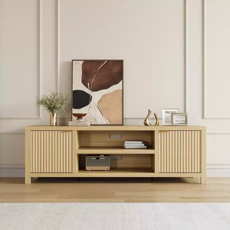 Meuble TV Garvee cannelé pour 80 pouces, meuble de divertissement moderne avec rangement, meuble média en bois avec porte cannelée pour salon