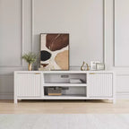 Meuble TV Garvee cannelé pour 80 pouces, meuble de divertissement moderne avec rangement, meuble média en bois avec porte cannelée pour salon