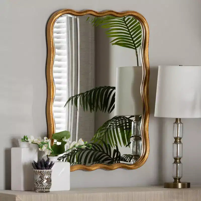 Miroir mural d'appoint en bois festonné Fredrika de Baxton Studio, finition or antique