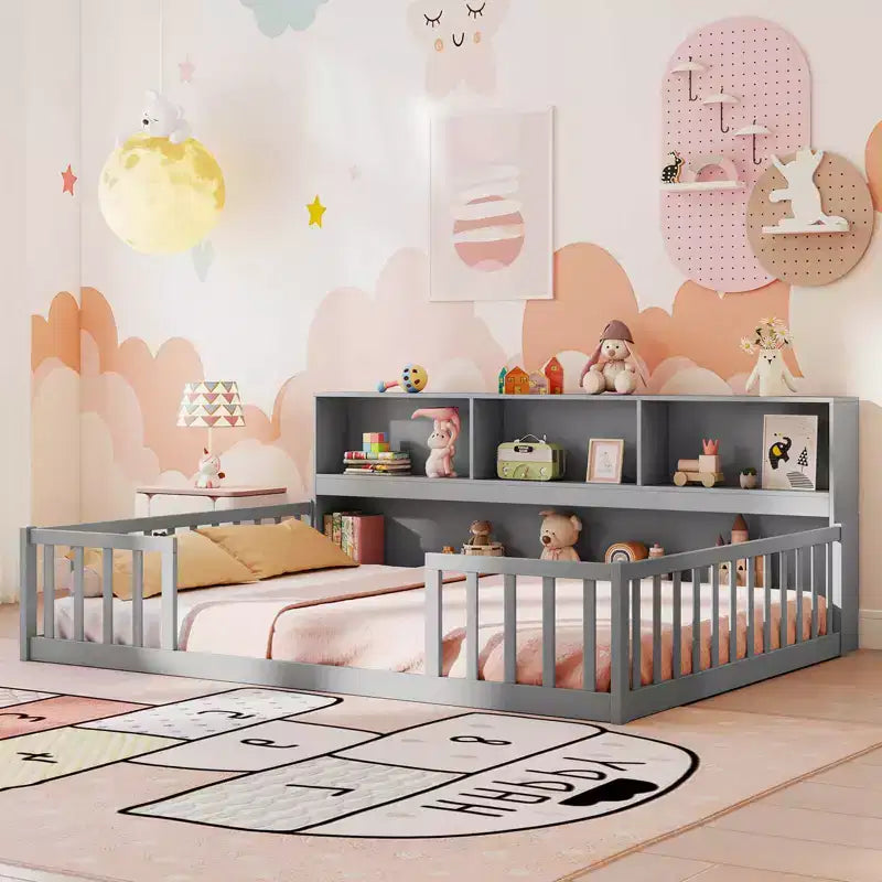 Lit de sol Montessori Costway pour lits jumeaux/doubles avec étagères de rangement et barrières de sécurité Blanc/Gris