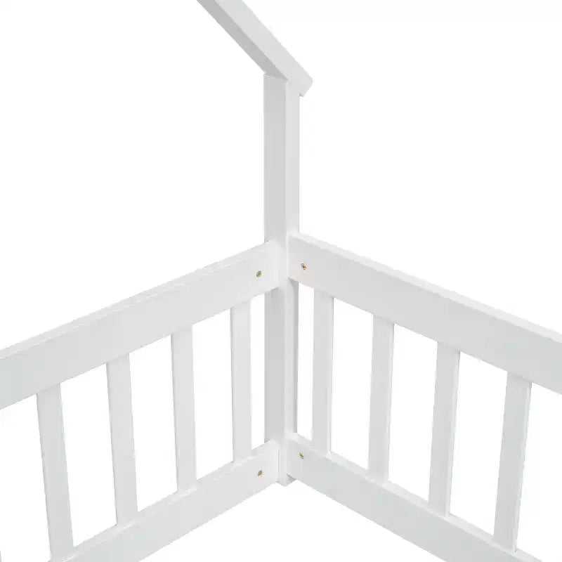 Lit double au sol en bois en forme de maison MAYEERTY avec clôture et garde-corps Blanc