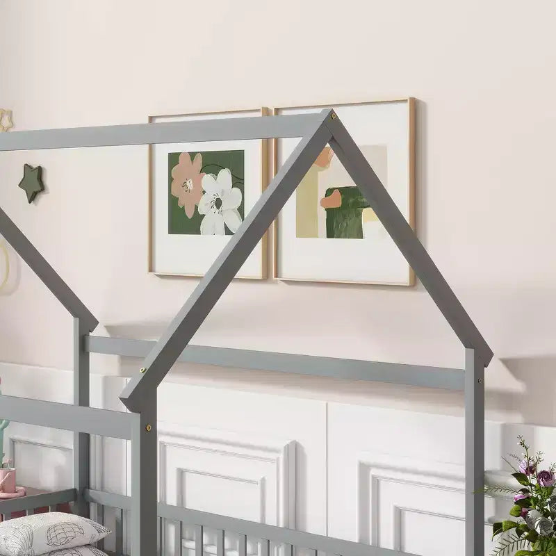 Lit double et lit au sol Whisen, structure en bois avec clôture pour des espaces de sommeil sûrs et imaginatifs pour les enfants