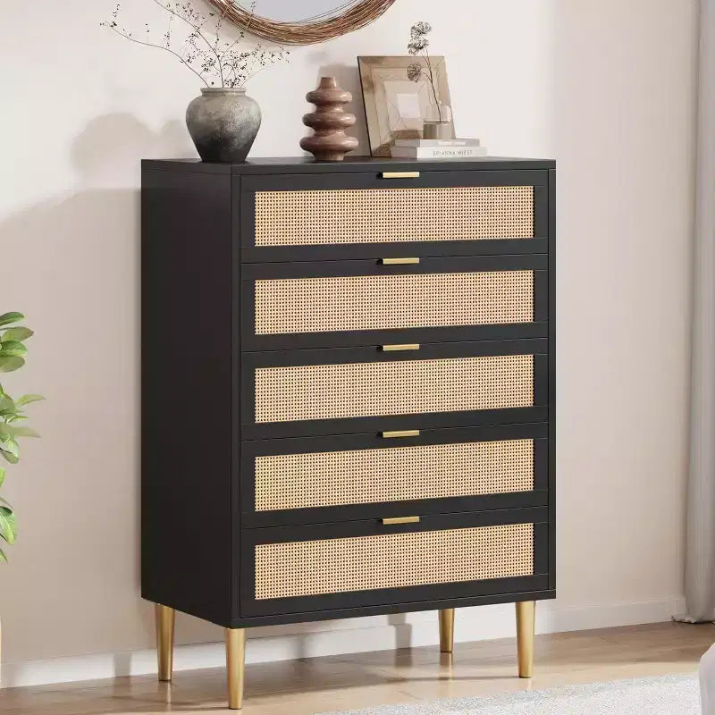 Commode 5 tiroirs en rotin 44, commode étroite et haute, commode verticale en bois de style ferme noire avec pieds et poignées en métal pour chambre et salon