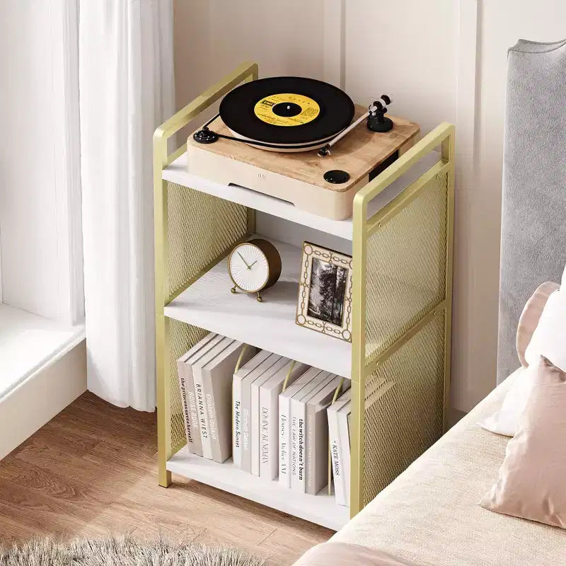 Meuble support de platine vinyle TROPOW avec rangement, meuble platine en bois avec côté en maille métallique dorée, table d'appoint de platine vinyle dorée à 3 niveaux