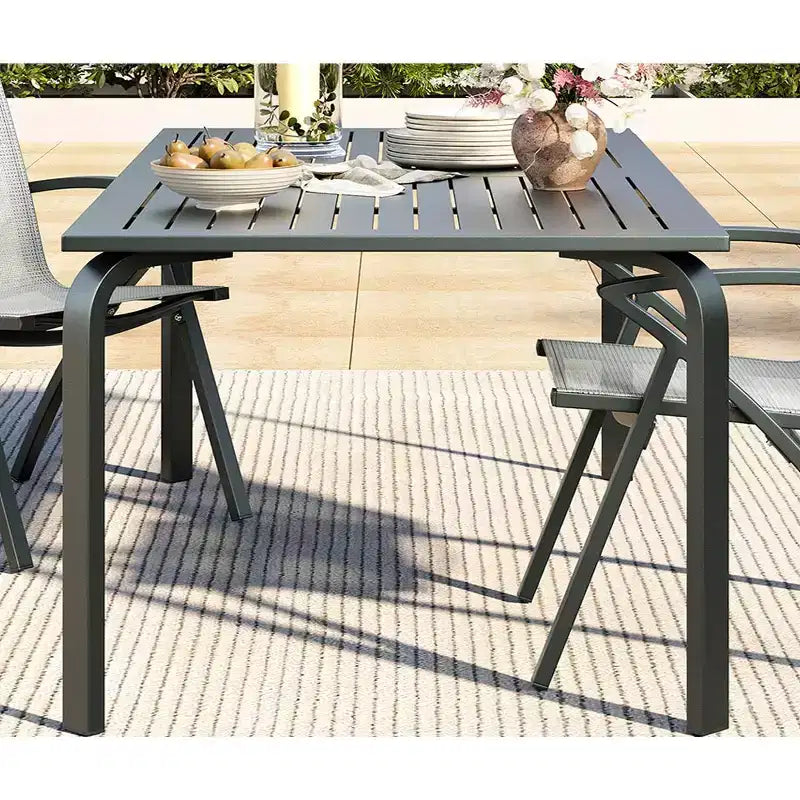 Table de salle à manger de patio en aluminium de 71", table de patio extérieure en aluminium, plateau à lattes et trou pour parasol, noir résistant aux intempéries pour jardin, cour, pelouse