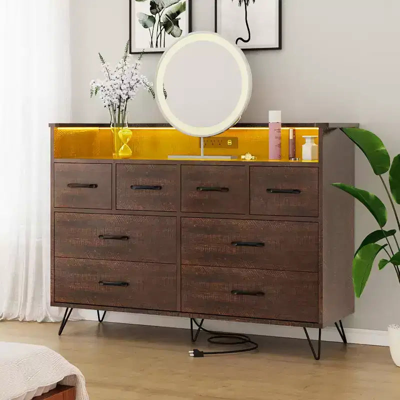 Meuble TV commode, commode de chambre avec lumière LED et station de recharge Centre de divertissement avec rangement 8 tiroirs Commodes en bois avec espace ouvert