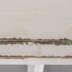 Storied Home Armoire murale en bois blanc antique avec 3 étagères