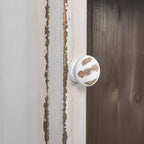 Storied Home Armoire murale en bois blanc antique avec 3 étagères