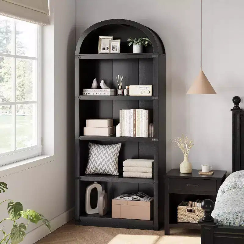 Acekool Bibliothèque à 5 étagères cintrées, étagère de présentation de style ferme en bois de 182 cm de haut, étagère de rangement avec accents métalliques pour salon, bureau, blanc