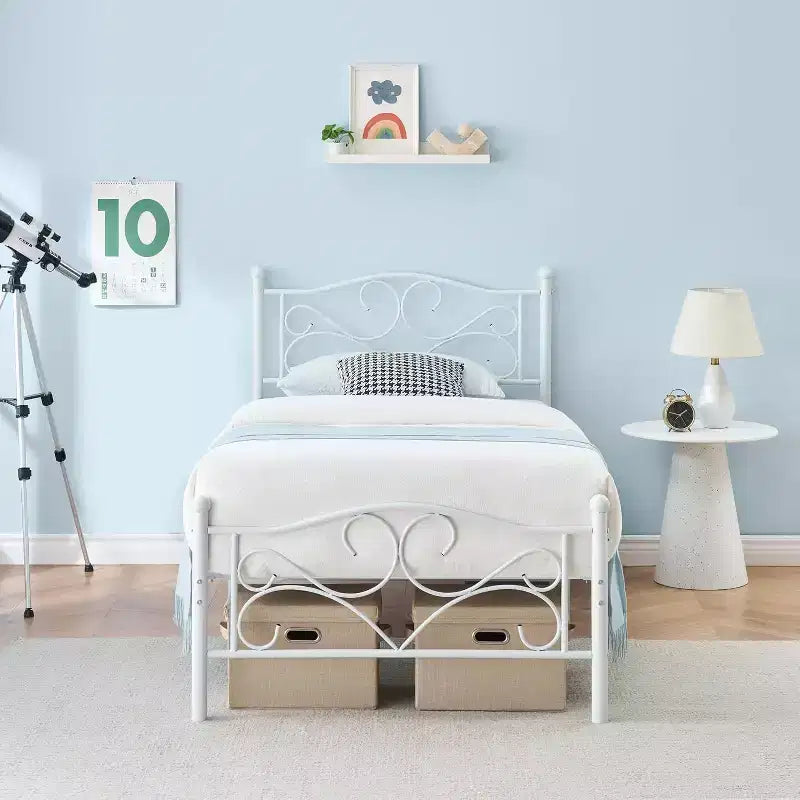 Cadre de lit double en métal avec tête de lit, plateforme durable, lattes en acier robustes, coins arrondis, forte capacité de charge, rangement sous le lit, blanc