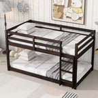 Lit superposé Okak Twin Over Twin au sol avec échelle et lattes renforcées, cadre de lit moderne en bois d'hévéa pour chambre d'enfants, chambre à coucher