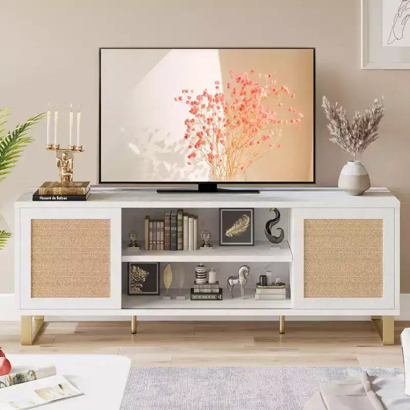Meuble TV pour Téléviseur 65 Pouces, Meuble TV Moderne Blanc, Meuble Console TV en Rotin avec Rangement, Portes et Étagères