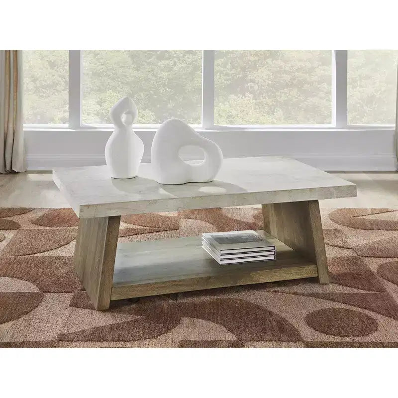 Signature Design by Ashley Table basse Brendalhouse – Bois clair avec plateau imitation ciment, roulettes, étagère de rangement inférieure