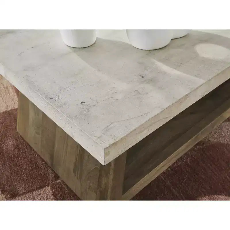 Signature Design by Ashley Table basse Brendalhouse – Bois clair avec plateau imitation ciment, roulettes, étagère de rangement inférieure