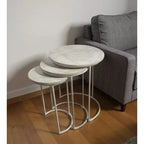 HomeRoots Lot de Deux Tables Gigognes Rondes à Cadre en Bois Massif Blanc et Métal