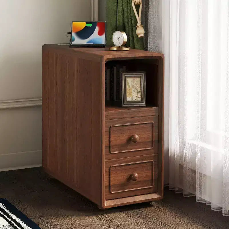 Table d'appoint et de coin Whisen avec tiroirs, étagères ouvertes pour chambre et coin - Noyer
