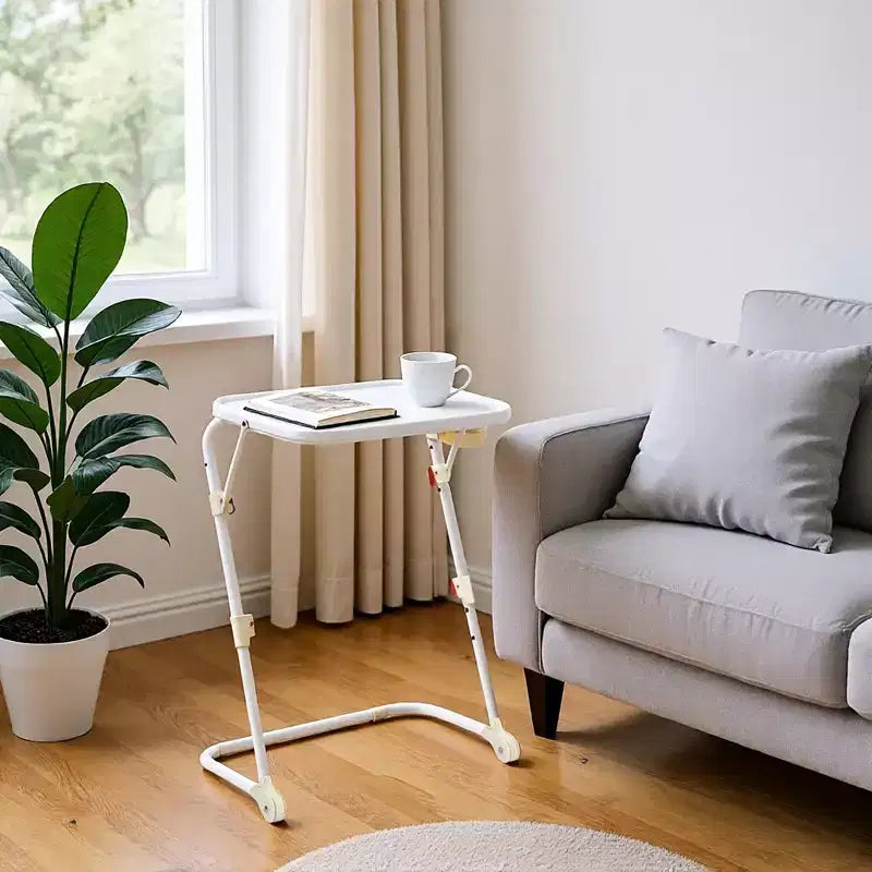 FurnitureR Plateau TV Pliable Réglable avec 4 Hauteurs et 3 Angles d'Inclinaison, Tables Pliantes pour Dîner, Table d'Appoint pour Ordinateur Portable et Collation avec Porte-Gobelet pour Canapé, 2 PIÈCES. Blanc