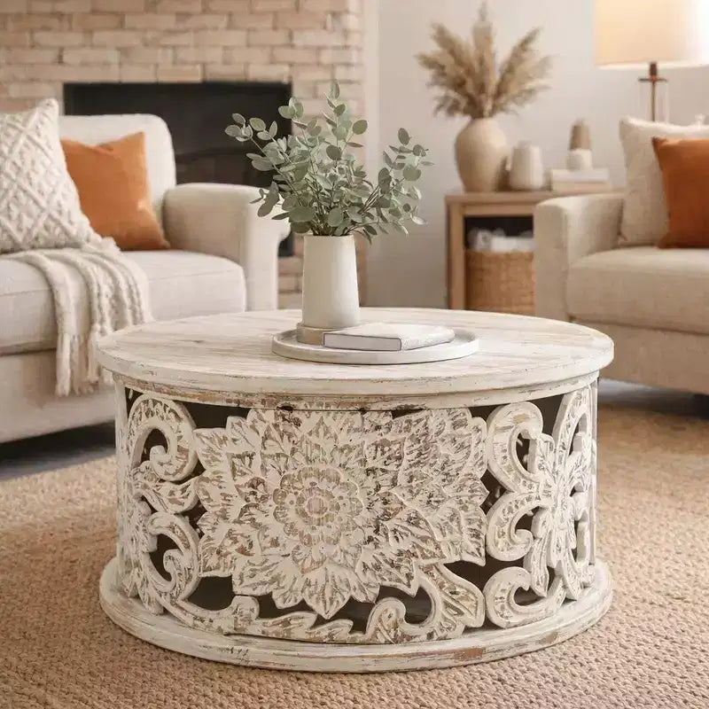 Table Basse Royal Hampton Alina, Bois de Mangue Sculpté à la Main, Motif Floral Découpé, Finition Blanc Vieilli, 33 Pouces