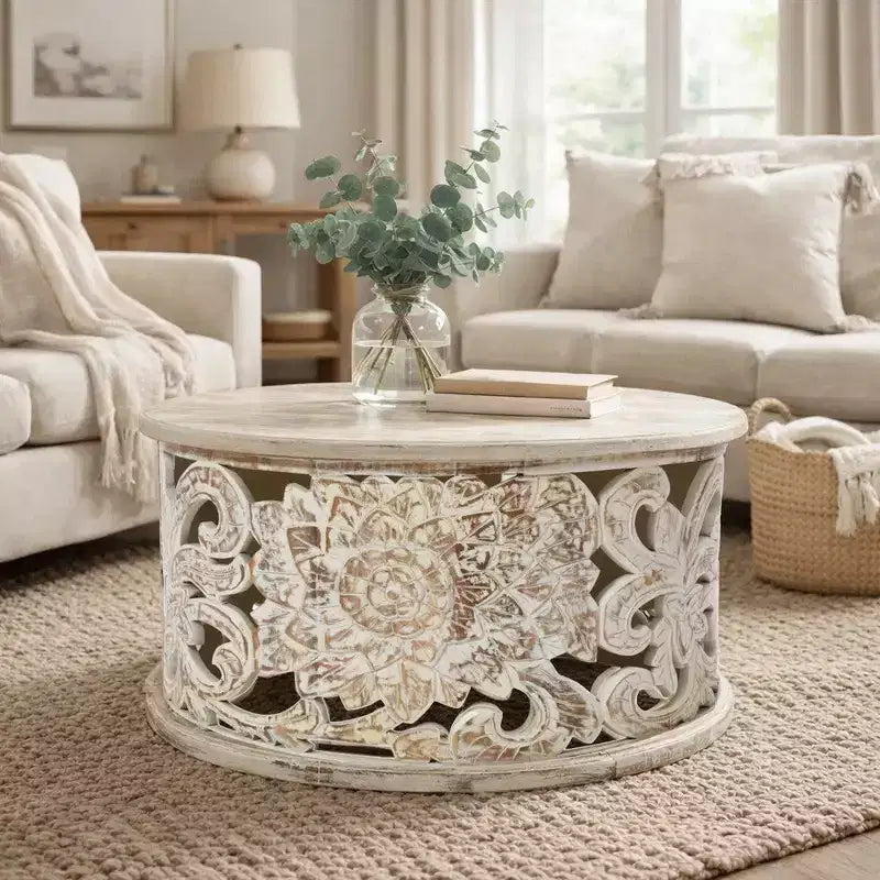 Table Basse Royal Hampton Alina, Bois de Mangue Sculpté à la Main, Motif Floral Découpé, Finition Blanc Vieilli, 33 Pouces