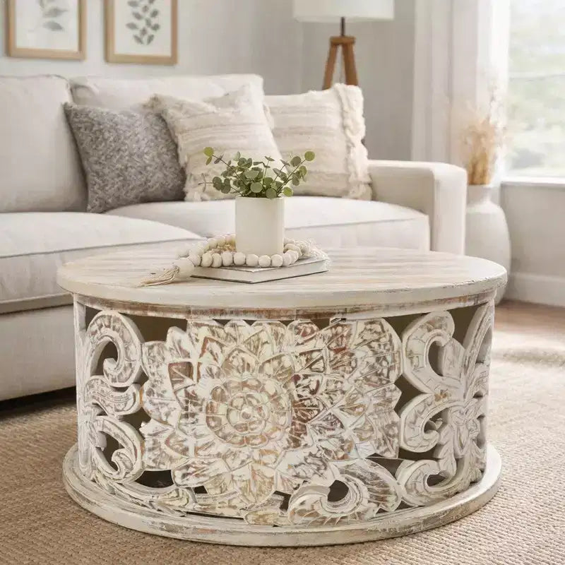 Table Basse Royal Hampton Alina, Bois de Mangue Sculpté à la Main, Motif Floral Découpé, Finition Blanc Vieilli, 33 Pouces