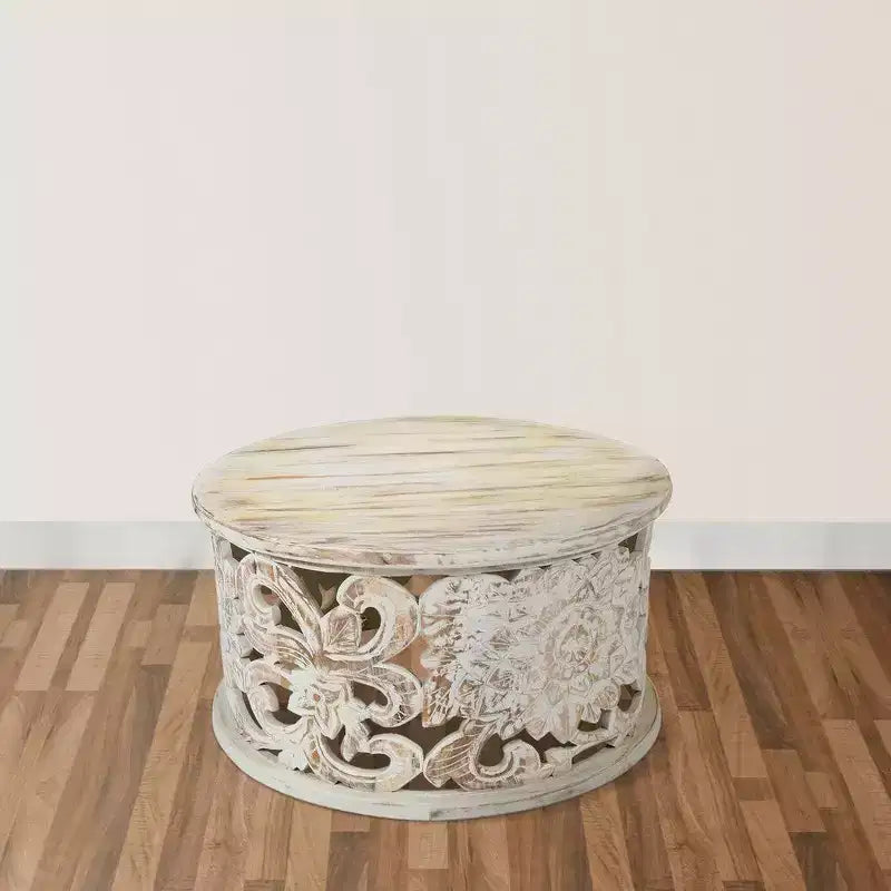 Table Basse Royal Hampton Alina, Bois de Mangue Sculpté à la Main, Motif Floral Découpé, Finition Blanc Vieilli, 33 Pouces