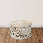 Table Basse Royal Hampton Alina, Bois de Mangue Sculpté à la Main, Motif Floral Découpé, Finition Blanc Vieilli, 33 Pouces