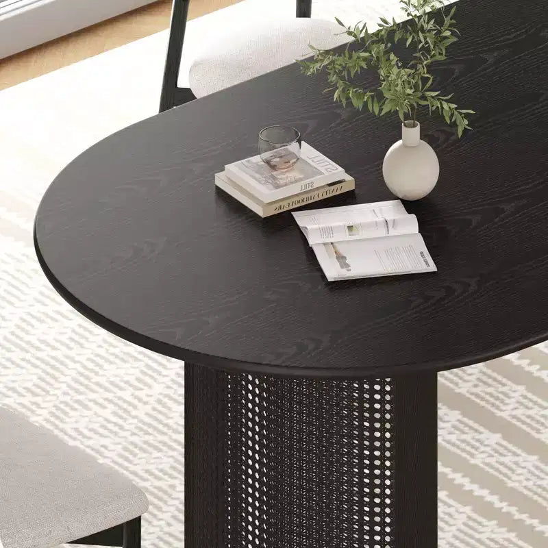Table à manger ovale PexFix 79 pour 6 à 8 personnes avec plateau à bord incurvé et base tissée en rotin, table de cuisine moderne de style ferme pour salon et salle à manger, noir