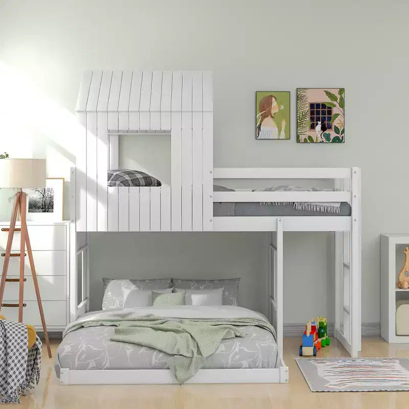 Bellemave Lit Superposé en Bois Twin-Full, Lit Mezzanine avec Aire de Jeu, Style Ferme, Échelle et Garde-corps, Blanc