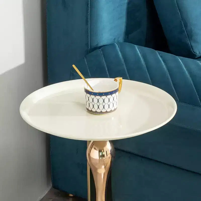 Table d'appoint ronde moderne et peu encombrante Okak, table de chevet avec plateau et cadre en métal, table d'appoint pour canapé de salon, chambre à coucher