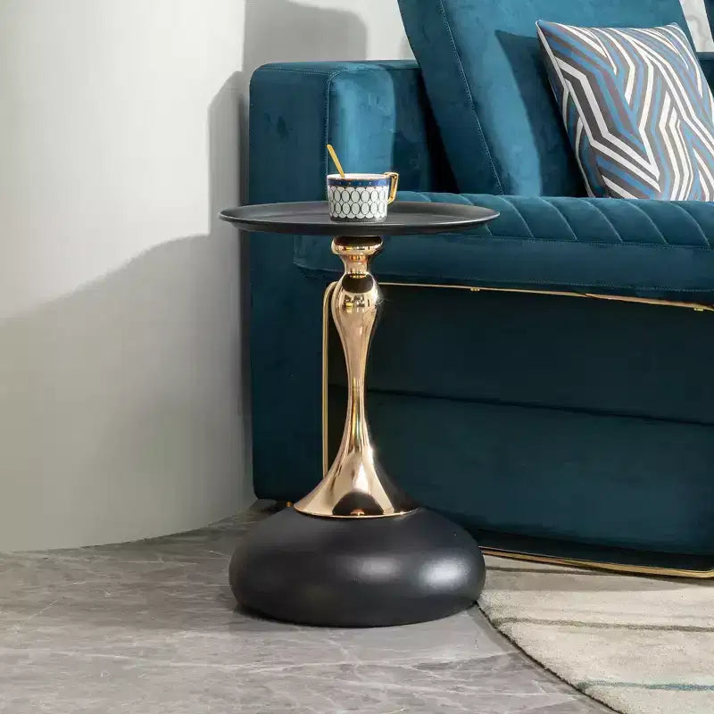 Table d'appoint ronde moderne et peu encombrante Okak, table de chevet avec plateau et cadre en métal, table d'appoint pour canapé de salon, chambre à coucher