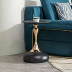 Table d'appoint ronde moderne et peu encombrante Okak, table de chevet avec plateau et cadre en métal, table d'appoint pour canapé de salon, chambre à coucher