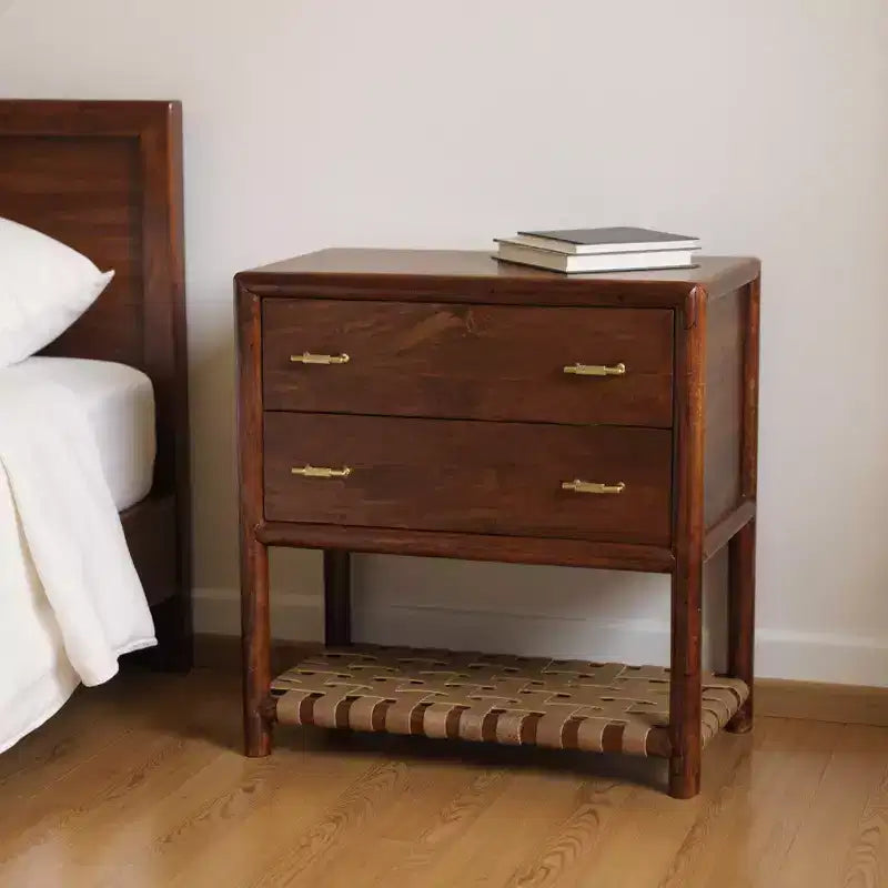 HomeRoots Table de Chevet 32" Marron en Bois Massif à Deux Tiroirs avec Étagère en Cuir