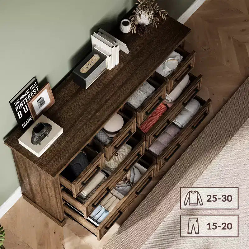 Commode à 8 tiroirs, commode de 140 cm de large pour chambre à coucher, commode de style ferme avec poignées en métal, meuble à tiroirs avec texture bois naturel
