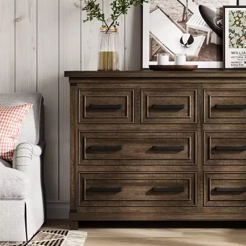 Commode à 8 tiroirs, commode de 140 cm de large pour chambre à coucher, commode de style ferme avec poignées en métal, meuble à tiroirs avec texture bois naturel
