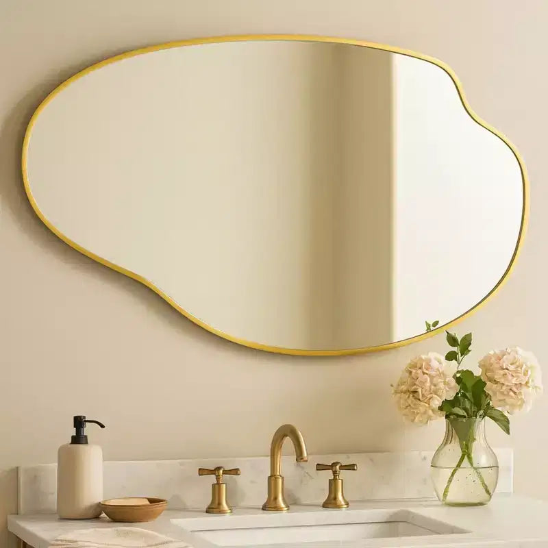 Miroir mural irrégulier asymétrique Vallia en laiton brossé, 22''x 34'' Miroir mural unique avec cadre en laiton pour salle de bain, entrée, chambre d'enfant