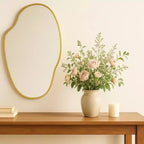 Miroir mural irrégulier asymétrique Vallia en laiton brossé, 22''x 34'' Miroir mural unique avec cadre en laiton pour salle de bain, entrée, chambre d'enfant
