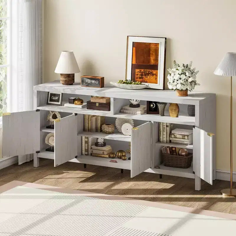 Buffet quatre portes avec façade rainurée Construction en bois moderne Idéal pour les salles à manger, les salons et les entrées