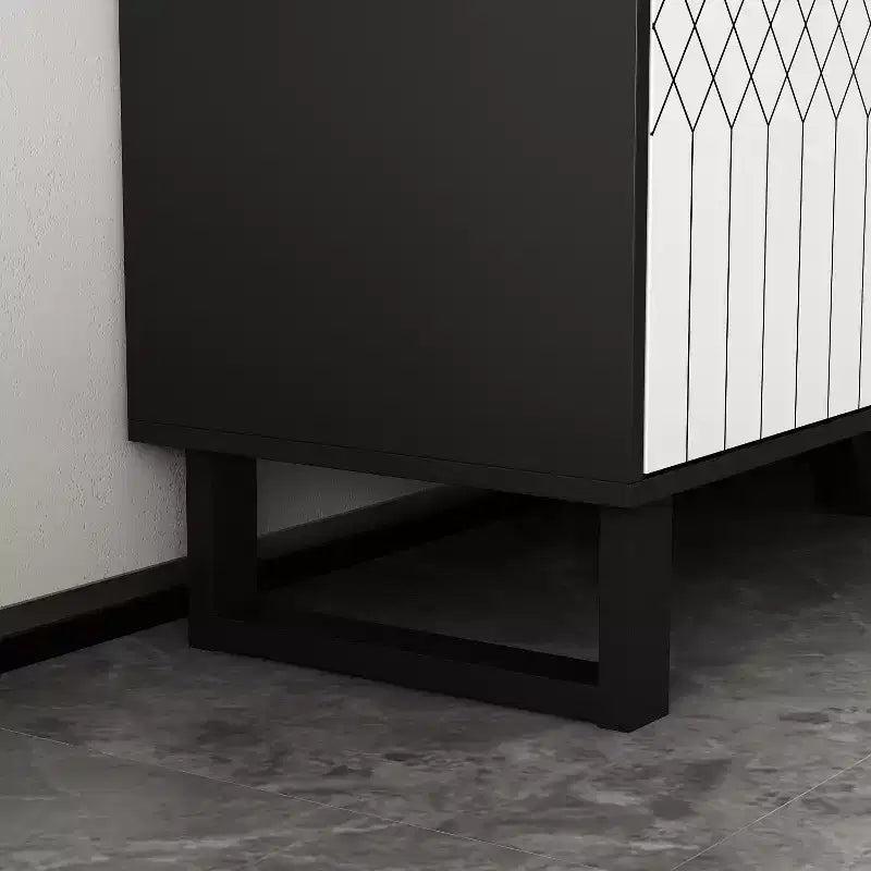 Buffet moderne noir et blanc Famapy : Portes à motifs géométriques, étagères réglables, rangement spacieux pour la salle à manger et le salon.
