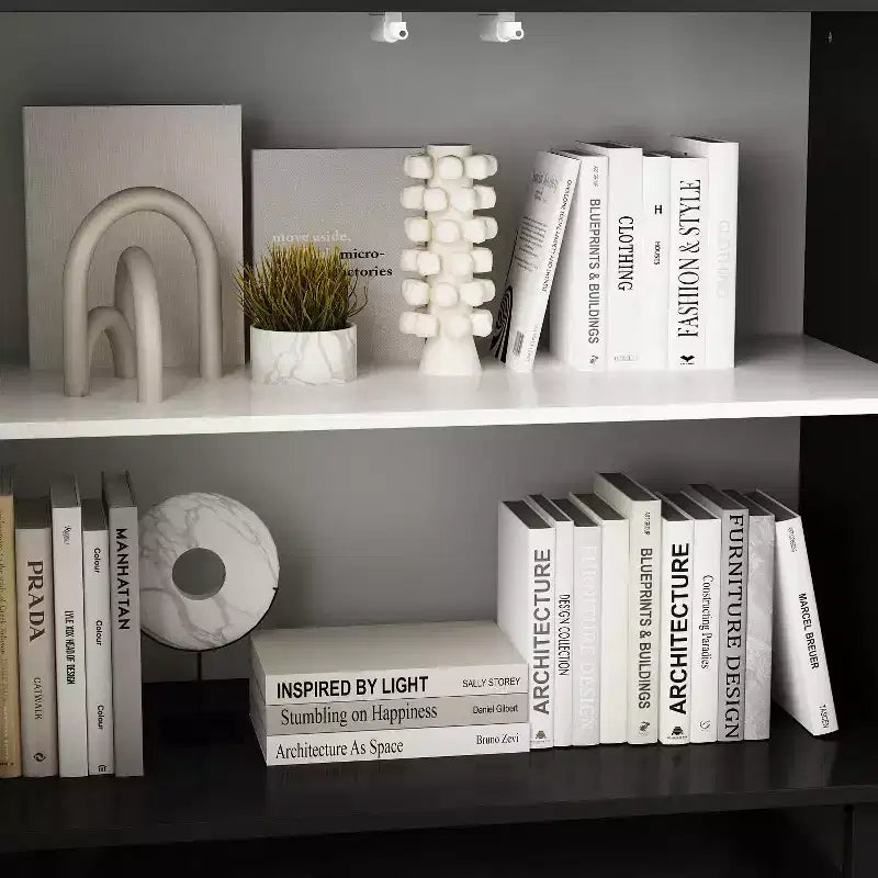 Buffet moderne noir et blanc Famapy : Portes à motifs géométriques, étagères réglables, rangement spacieux pour la salle à manger et le salon.