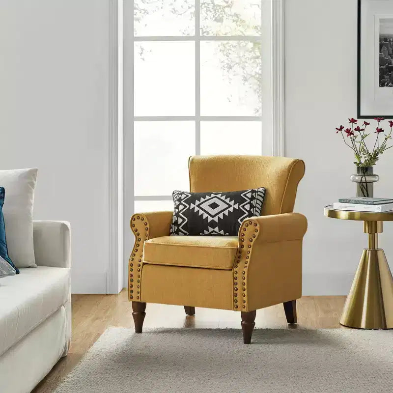 Fauteuil rembourré Cythnus avec pieds en bois massifHULALA HOME-MOUTARDE