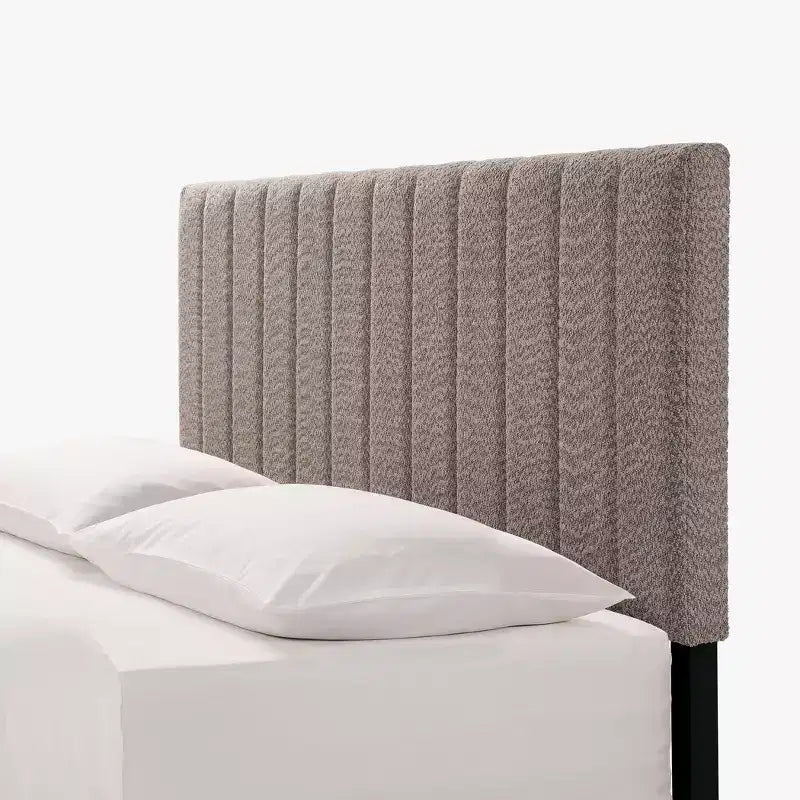 Cadre de lit Queen en velours, tête de lit à oreilles avec capitonnage vertical, lattes en bois, sans sommier tapissier, montage facile, blanc