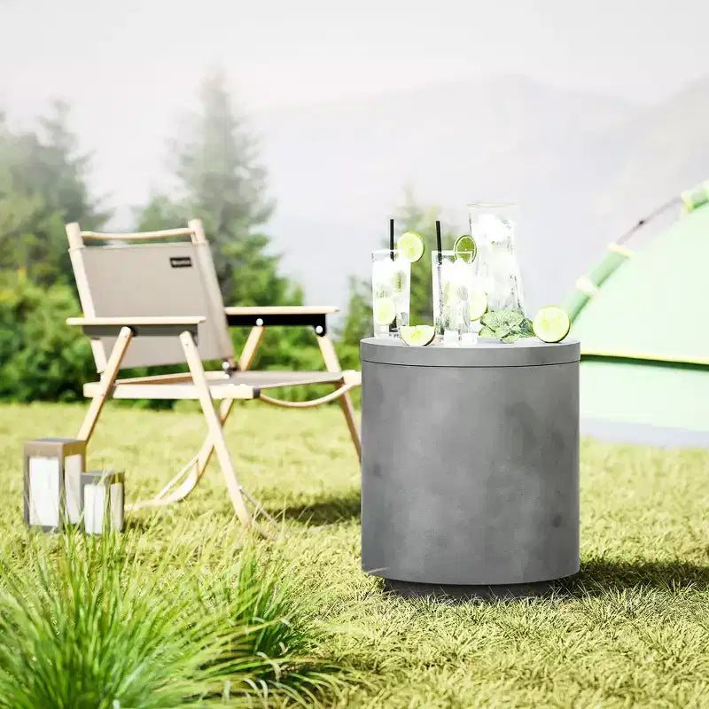 Table d'appoint d'extérieur Outsunny 10 L, Table de bar glacière 3-en-1 en béton avec rangement, Seau à glace et couvercle amovibles