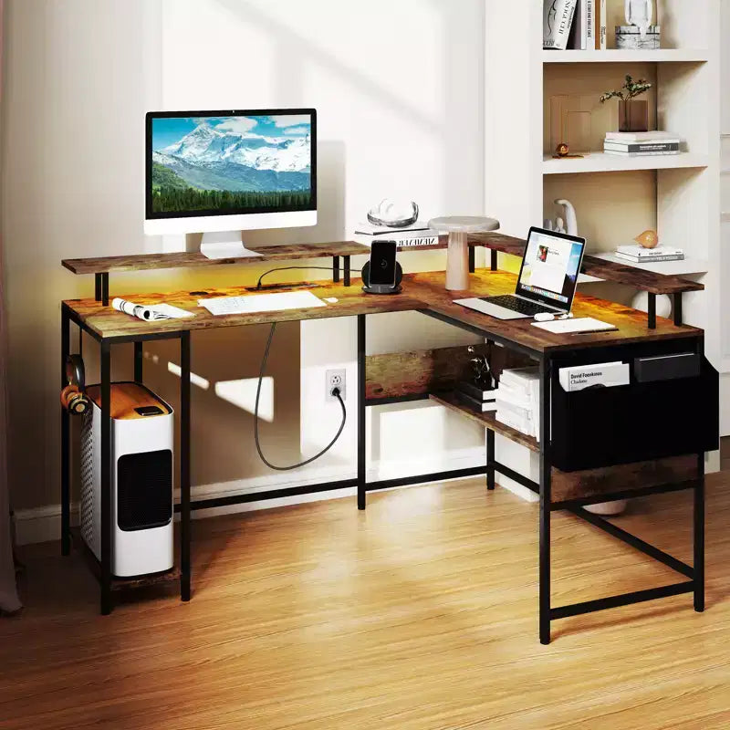 Bureau de jeu en L Costway avec lumières LED, prises électriques, support d'écran et pochette en tissu