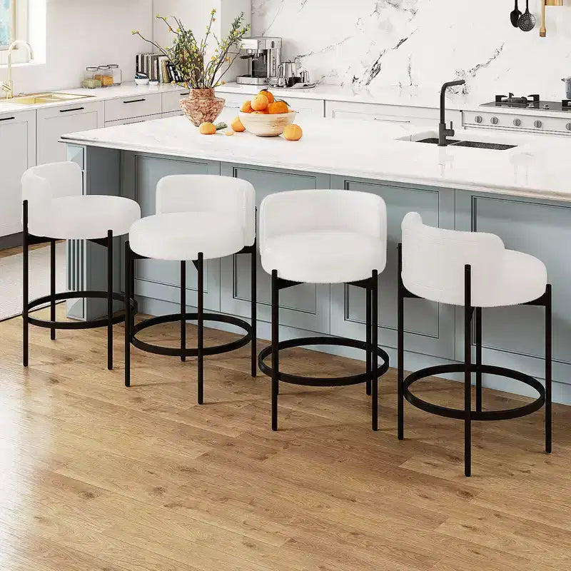 Lot de 4 tabourets de bar Costway en tissu bouclette avec dossier incurvé, cadre en métal et repose-pieds confortable