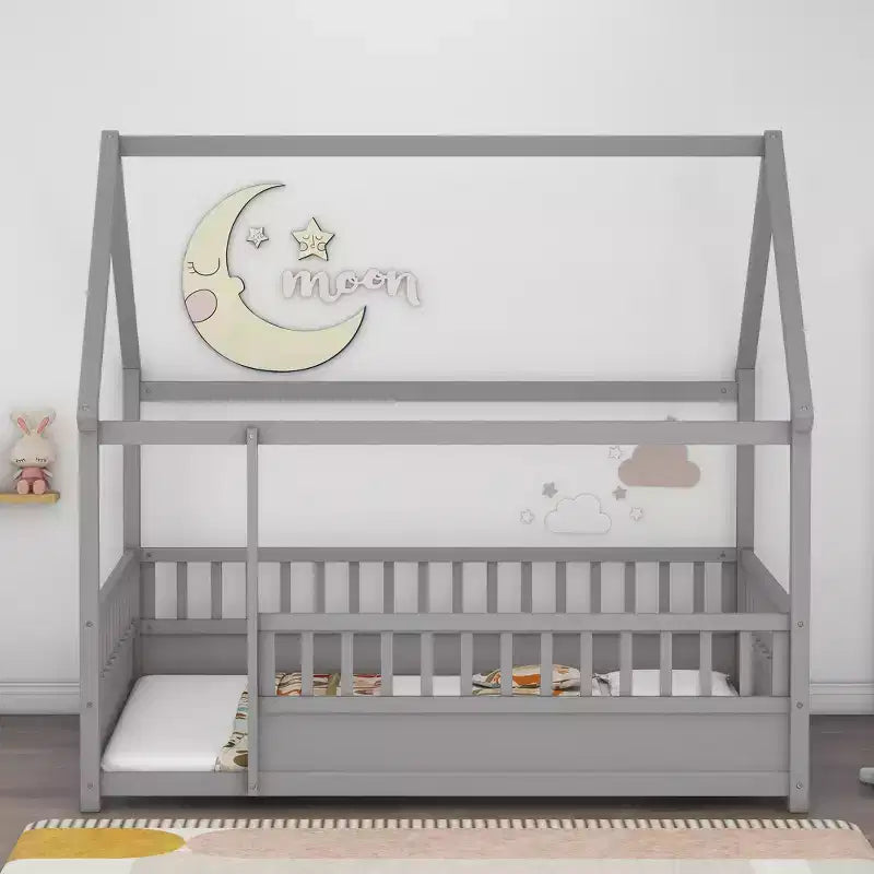 Lit au sol pour tout-petits TUYOHW pleine grandeur avec cadre de toit de maison et clôture, lit Montessori moderne avec barrières de sécurité pour chambre à coucher