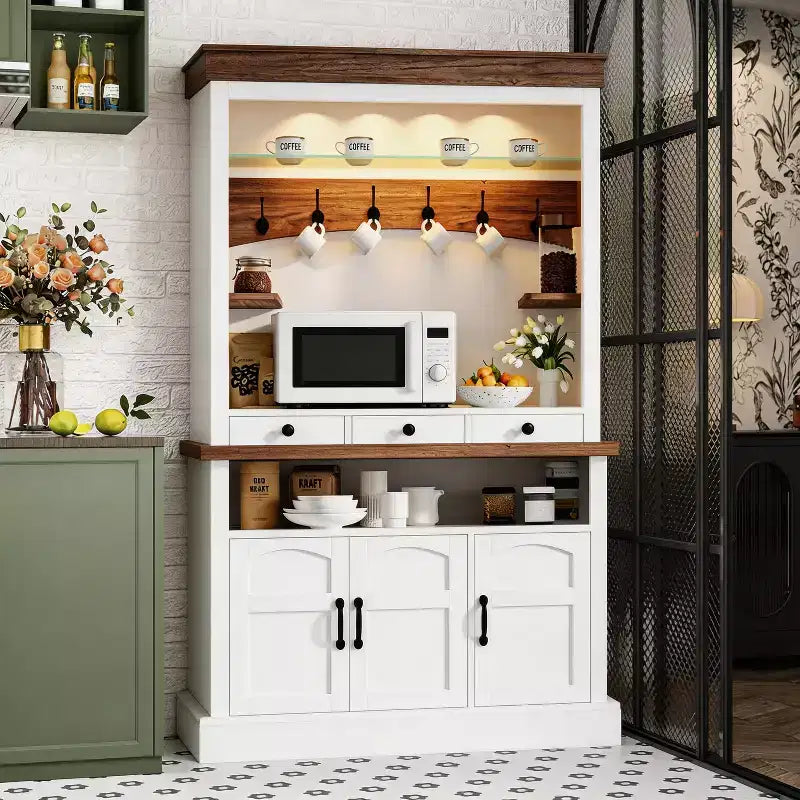 Meuble de bar avec lumière LED, buffet de bar à café de style rustique de 183 cm avec rangement, buffet avec support pour micro-ondes/étagère en verre/6 crochets/3 tiroirs