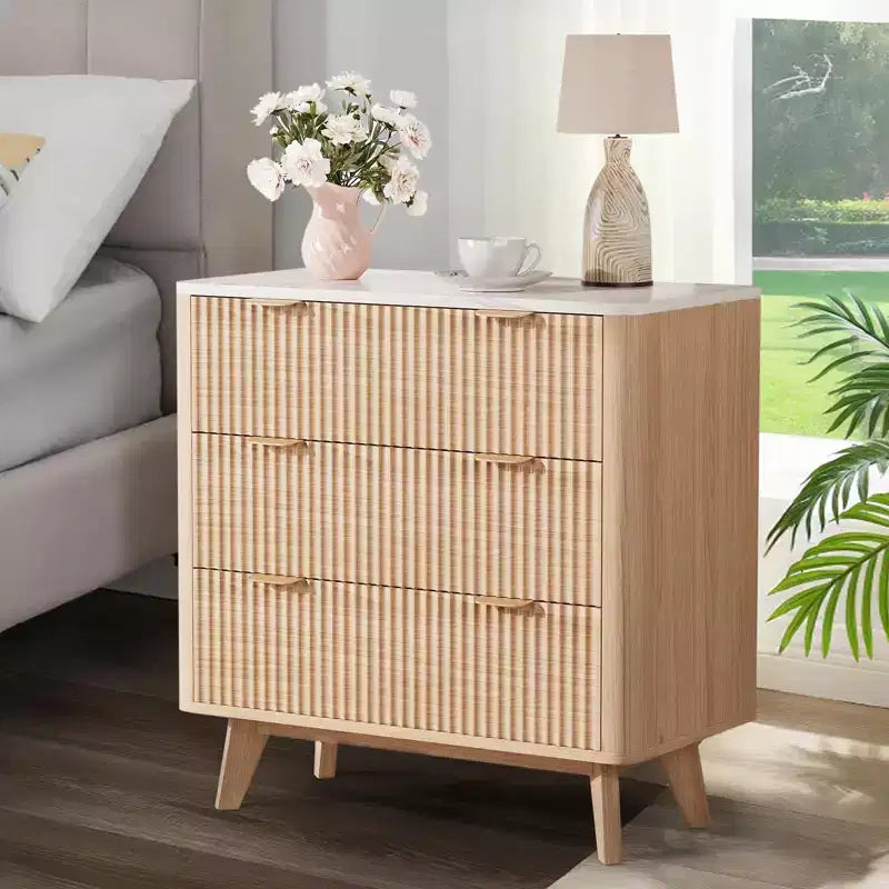 Ensemble de 2 tables de chevet cannelées 32 - Tables de nuit modernes en chêne avec plateau en faux marbre et 3 tiroirs (tables d'appoint incurvées pour chambre/salon)