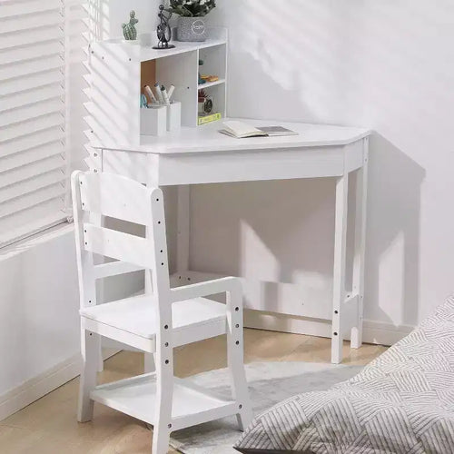 Bureau et chaise d'étude tout-en-un pour enfants avec chaise réglable, étagère, panneau de liège et organiseurs. Un coin d'apprentissage compact pour l'école à la maison ou la chambre.